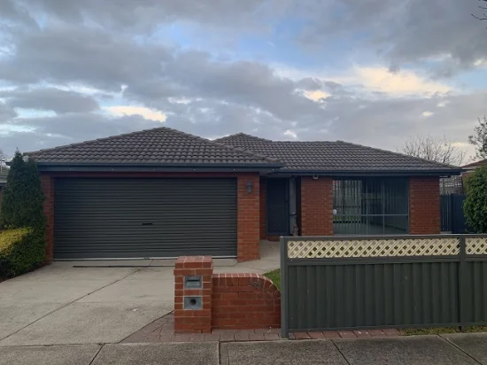 31 Cornwell Crescent, Cranbourne East, Vic 3977 - For Rent