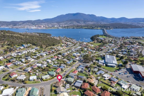 31 Riawena Road, Montagu Bay, Tas 7018