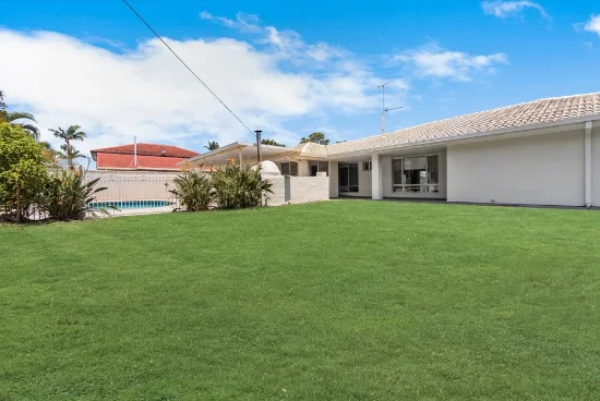 312 Bayview Street, Hollywell, Qld 4216
