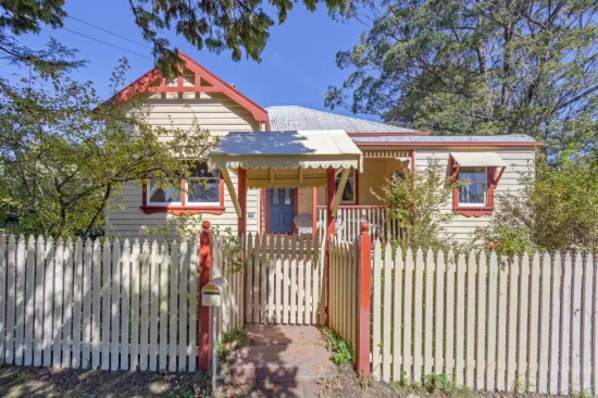 32 Backhouse Street, Wentworth Falls, NSW 2782