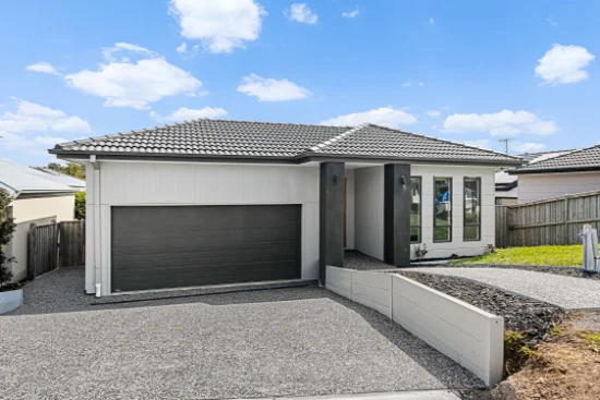 32 Eastbourne Crescent, Officer VIC 3809-Image