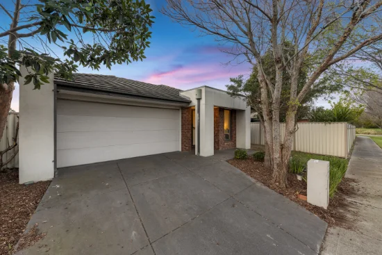 32 Edenbrook Circuit, Pakenham, Vic 3810 - For Rent