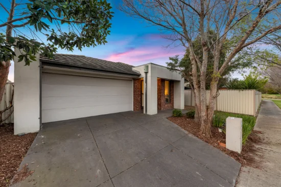 32 Edenbrook Circuit, Pakenham VIC 3810 - For Rent