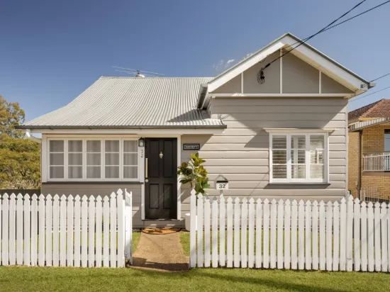 32 Lewin St, Bardon, Qld 4065