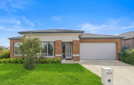 32 Mcleod Crescent, Lucas VIC 3350 - For Rent