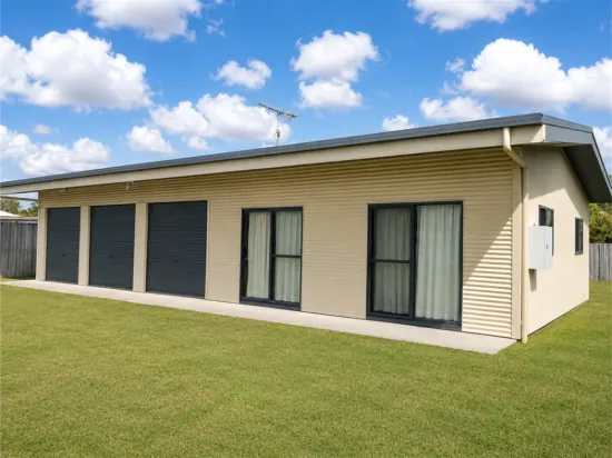 32 Midshipman Street, Mission Beach, Qld 4852
