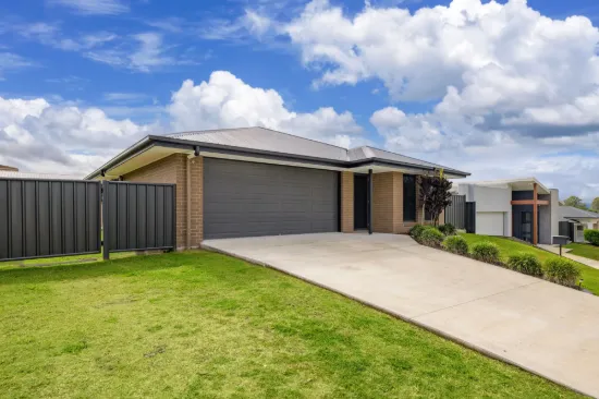 32 Panda Street, Southside, Qld 4570