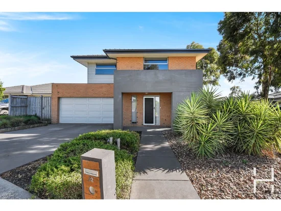 32 Pyrenees Road, Clyde, Vic 3978