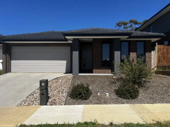 32 Taylors Circuit, Charlemont, Vic 3217