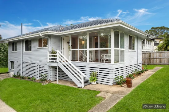 32 Woonara Drive, Petrie, Qld 4502