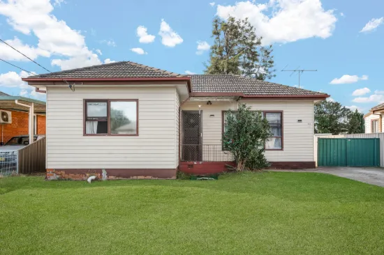 33 & 33A Gregory Avenue, Oxley Park, NSW 2760
