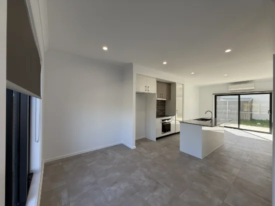 33/57 Medallion Boulevard, Tarneit, Vic 3029