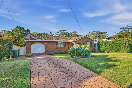 33 Amaroo Parade, Port Macquarie, NSW 2444