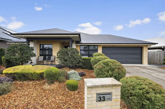 33 Barr Promenade, Thornton, NSW 2322