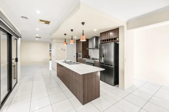 33 Bertie Street, Manor Lakes, Vic 3024