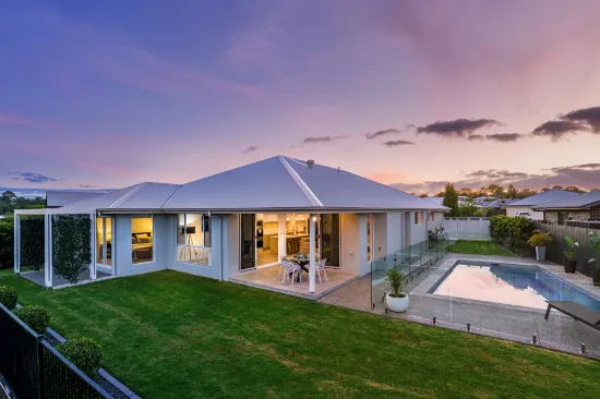 33 Cambridge Circuit, Southside, Qld 4570