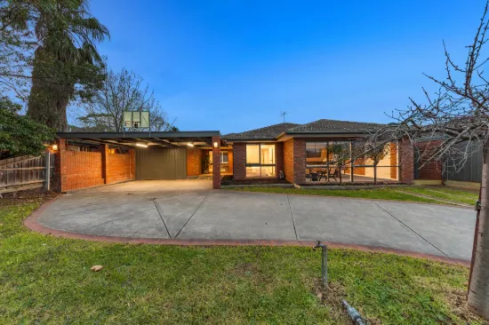 33 Collins Crescent, Berwick VIC 3806-Image