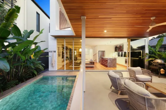 33 Dawn Parade, Miami, Qld 4220