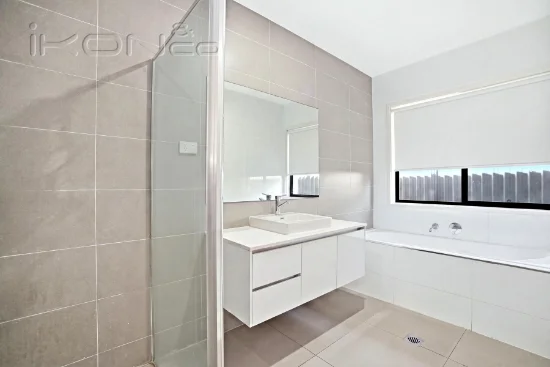33 Goodluck Circuit, Cobbitty, NSW 2570