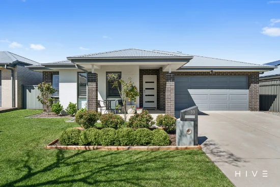 33 Griffiths Link, Googong, NSW 2620