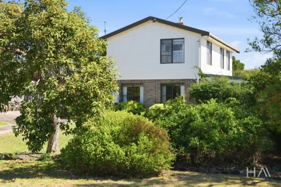 33 Gunn Parade, Low Head, Tas 7253