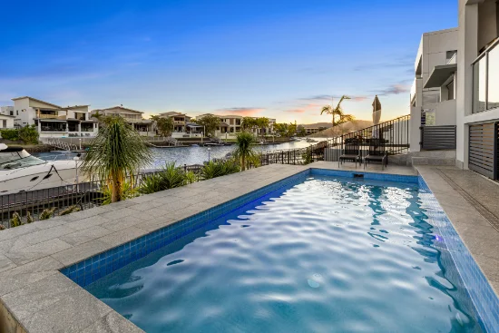 33 Harbourvue Court, Helensvale, Qld 4212