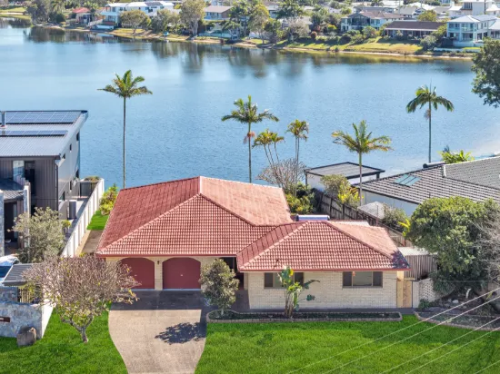33 Kingfisher Cres, Burleigh Waters, Qld 4220