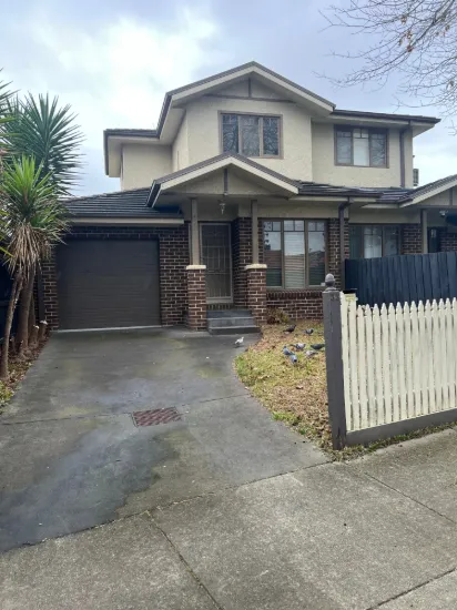 33 Kintore Crescent, Box Hill, Vic 3128