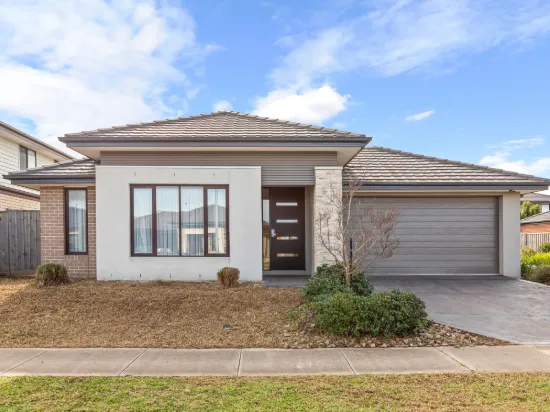 33 Latitude Promenade, Truganina, Vic 3029