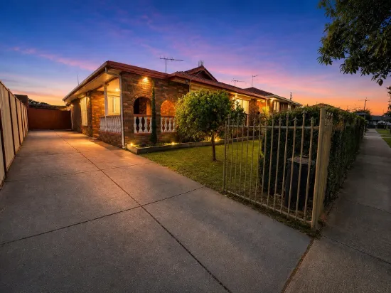 33 Leighton Crescent, Deer Park, Vic 3023