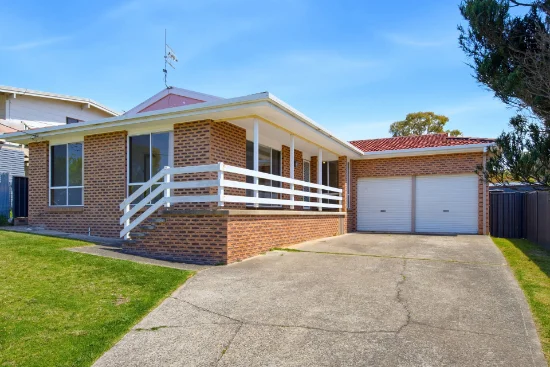 33 Pacific Road, Surf Beach, NSW 2536