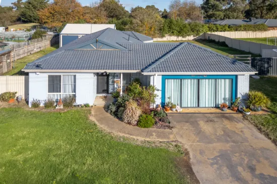 33 Reynolds Grove, Romsey, Vic 3434