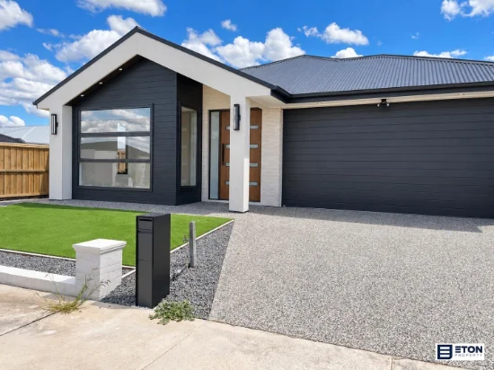 33 Senkaki Street, Sunbury, Vic 3429 - For Rent