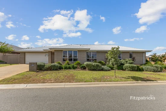 33 Sturrock Drive, Boorooma, NSW 2650