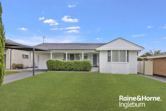 33 Trobriand Crescent, Glenfield, NSW 2167