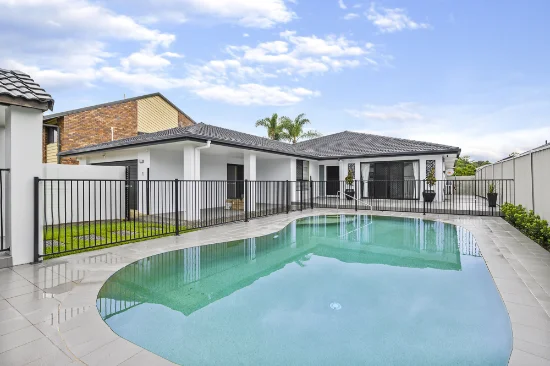 33 Witt Avenue, Carrara, Qld 4211 - For Rent