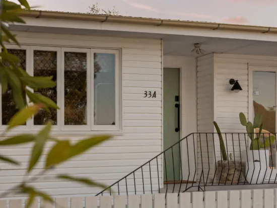 33a Thompson Street, Silkstone, Qld 4304