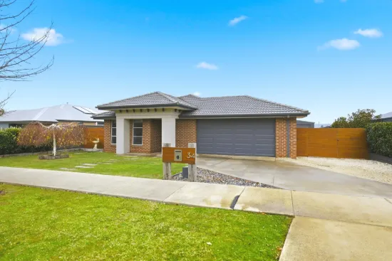 34 Casuarina Drive, Romsey, Vic 3434
