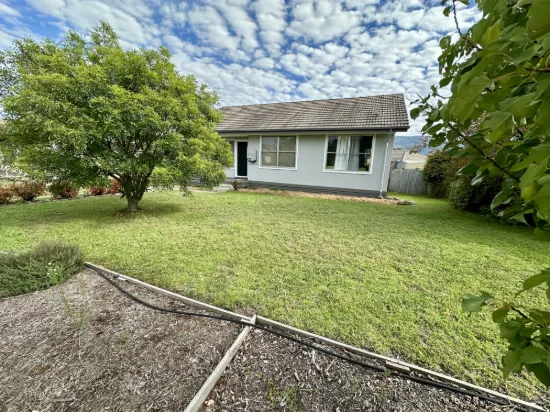 34 Hamilton Crescent, Corryong, Vic 3707-Image