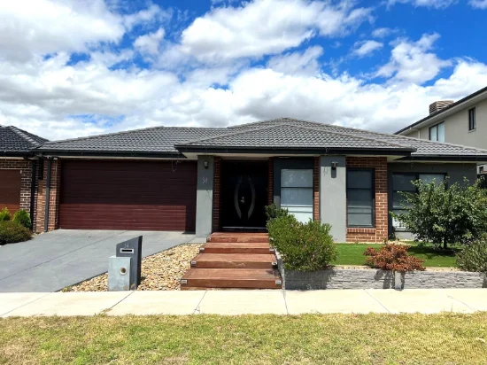 34 Hyde Avenue, Clyde North, Vic 3978 - For Rent