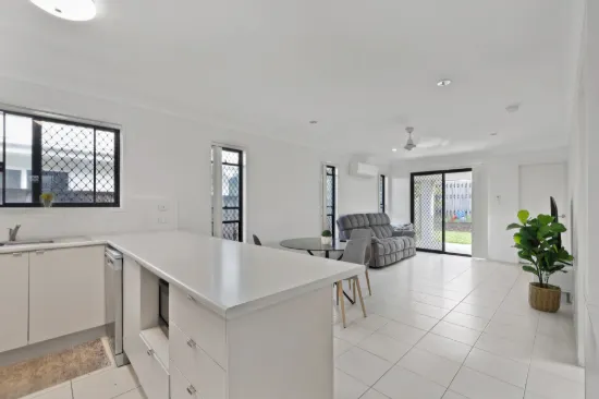 34 Newport Parade, Blacks Beach, Qld 4740