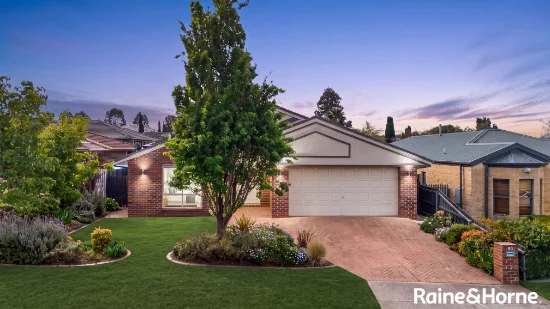 35 Berthon Crescent, Hillside, Vic 3037
