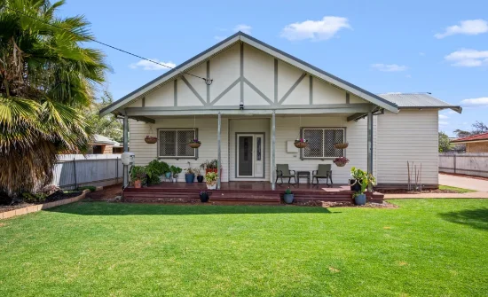 35 Burkett Drive, Hannans, WA 6430