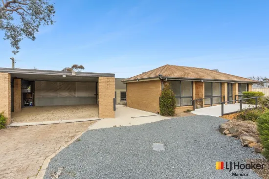 35 Dash Crescent, Fadden, ACT 2904