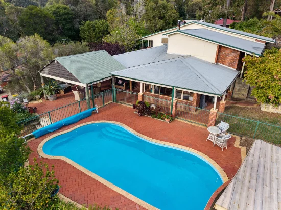 35 Garland Road, Roleystone, WA 6111