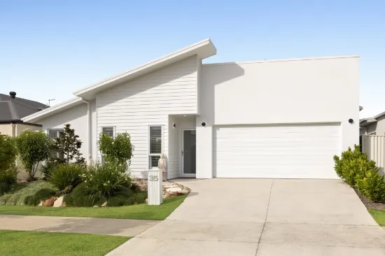 35 Greenmount Drive, Palmview, Qld 4553