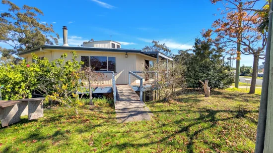 35 Hillcrest Avenue, North Narooma, NSW 2546