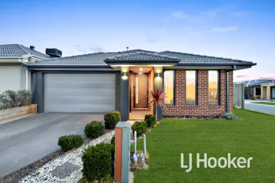 35 Moroak Crescent, Clyde North, Vic 3978