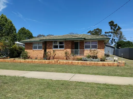 35 Murray St, Pittsworth, Qld 4356