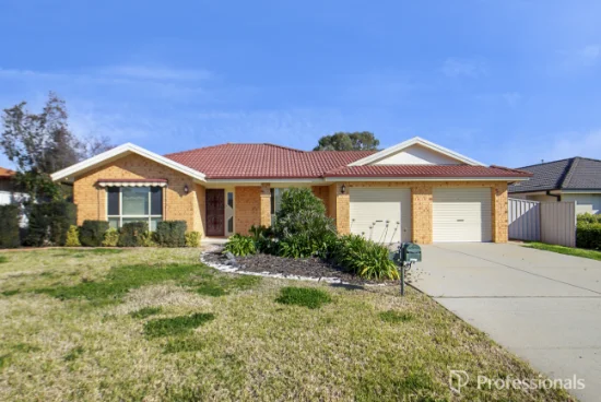 35 Womboin Crescent, Glenfield Park, NSW 2650